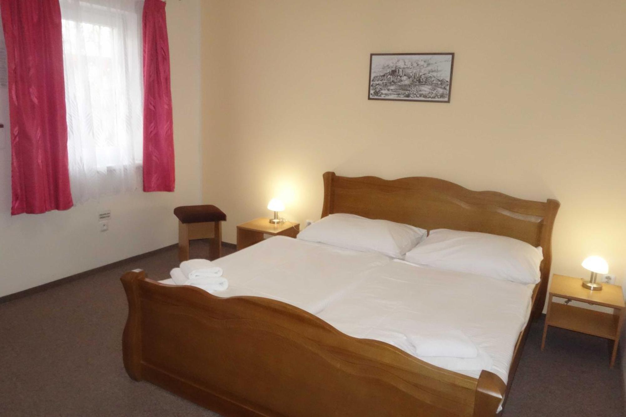 Hotel Zamecek Mikulov Exterior photo